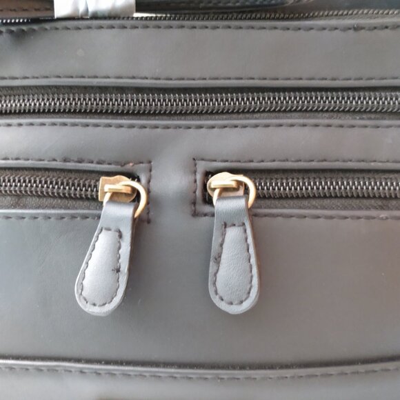 Nwot, stone mountain crossbody - Picture 4 of 9